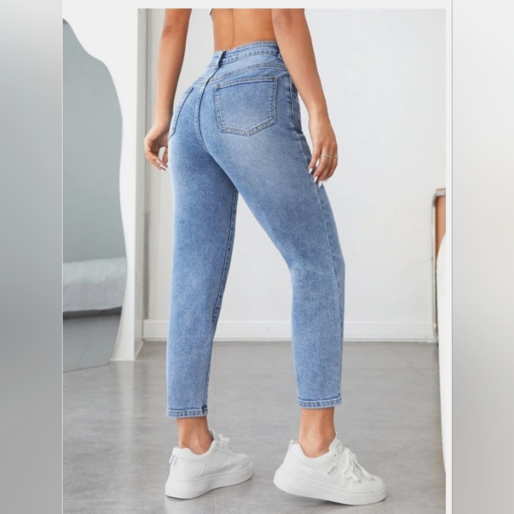 High Rise Mom Jeans - Picture 2 of 6
